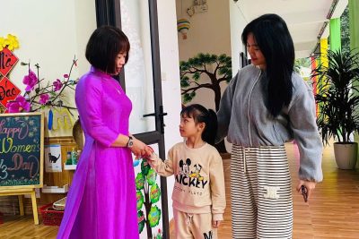Dạy con biết chia sẻ và yêu thương